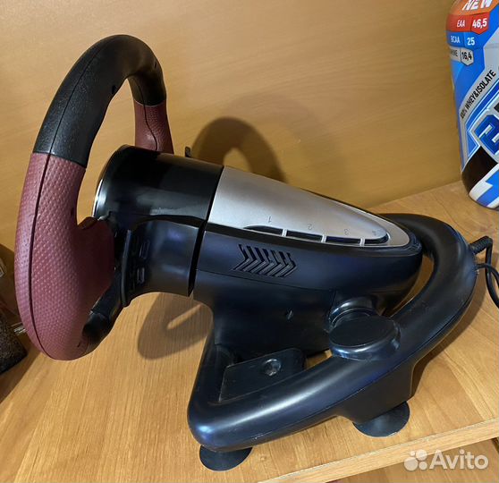 Игровой руль с педалями