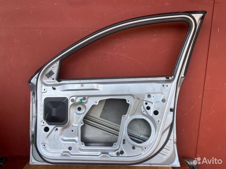 Дверь передняя правая Skoda Superb седан BMP 2009