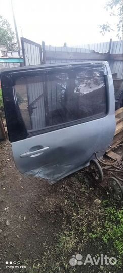 Toyota Wish дверь