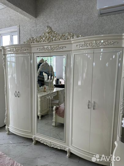 Спальный гарнитур