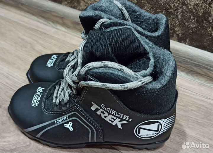 Лыжные ботинки