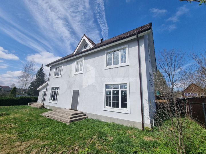 Дом 294 м² на участке 12 сот.