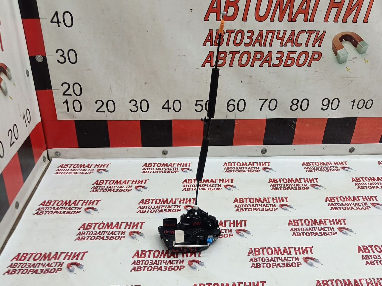 Замок двери задний правый Geely Emgrand SS11