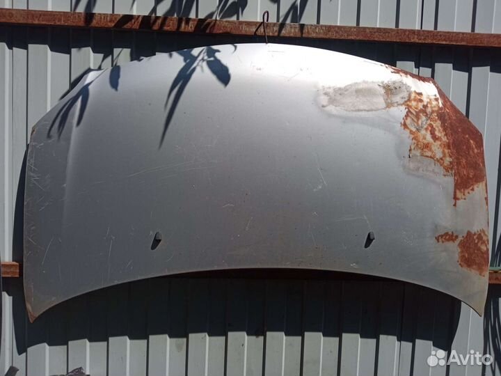 Toyota ist капот