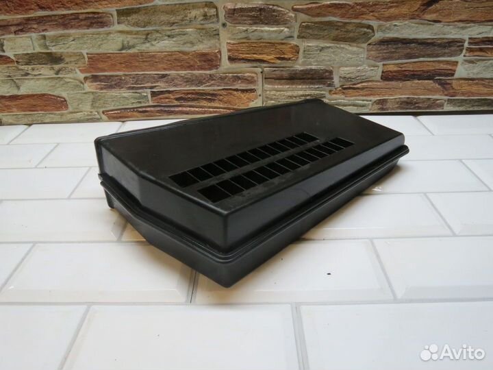 Клапан вентиляционный правый Range Rover 3 Vogue