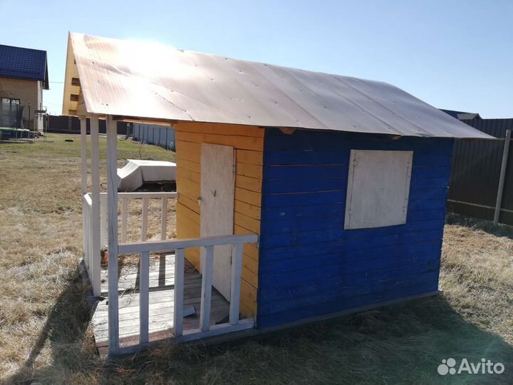 Детский игровой домик из дерева