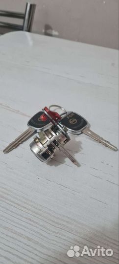 Личинка дверного замкана Nissan Almera n16