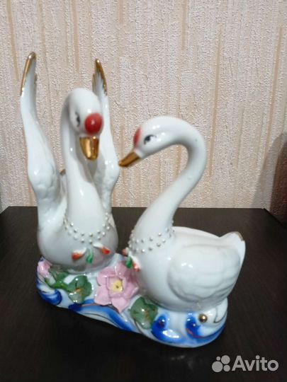Статуэтка лебеди