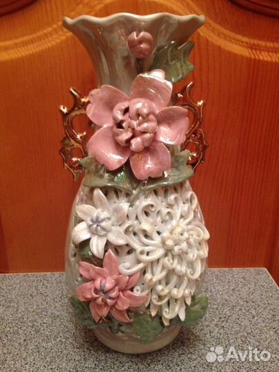 Фарфоровая ваза и шкатулка с лепкой