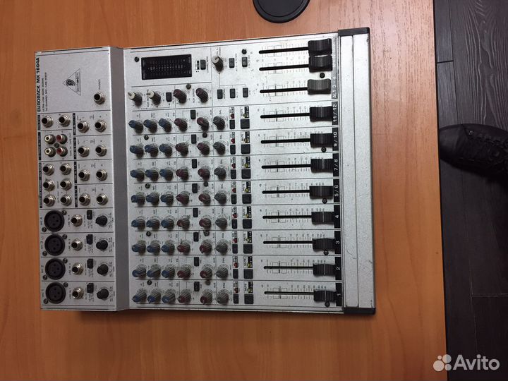 Микшерный пульт Beringer xenyx 1604A