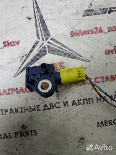 Датчик подушки безопасности w212 Mercedes