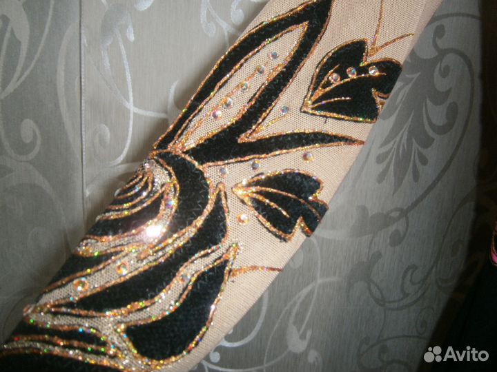 Платье для выступлений по фигурному катанию