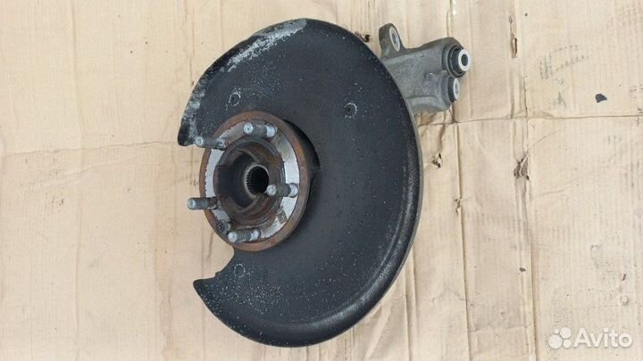 Кулак задний левый Land Rover Range Rover Vogue 4