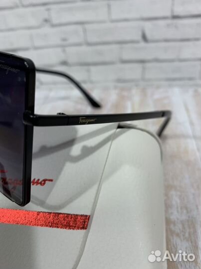 Солнцезащитные очки Salvatore Ferragamo