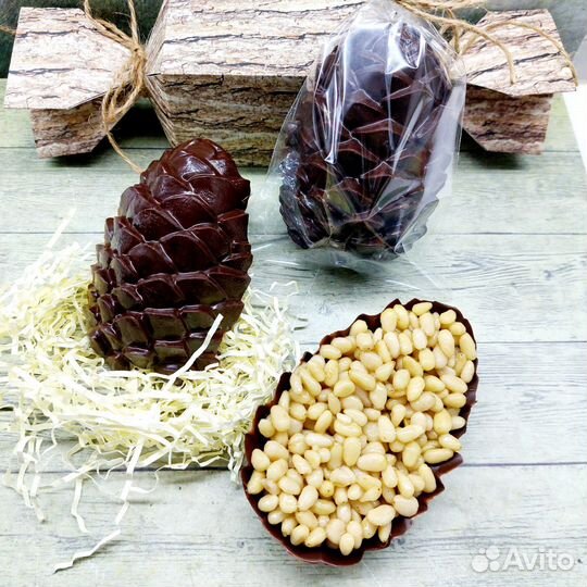 Шоколадная шишка с кедровым орехом и медом