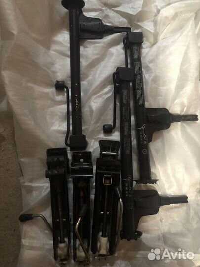 Домкрат механический винтовой