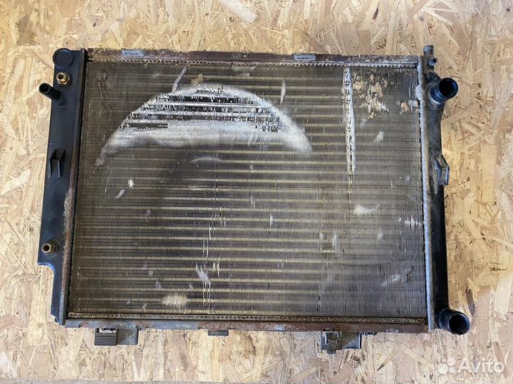 Радиатор охлаждения Mercedes W210 3.2