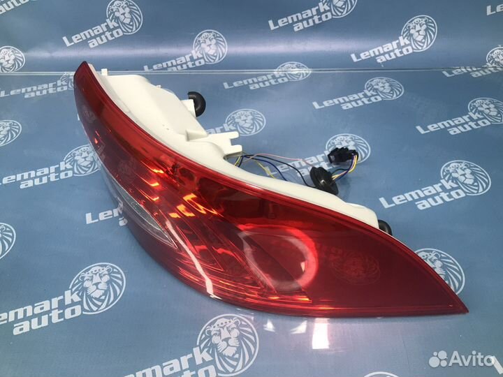 Фонарь задний наружный правый Skoda Superb