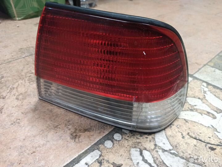 Задний правый стоп Nissan Sunny n16