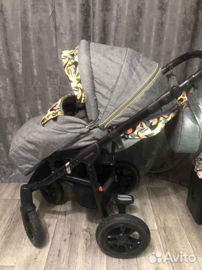 Прогулочная коляска с надувными колесами