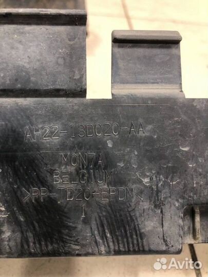 Накладка усилителя переднего бампера