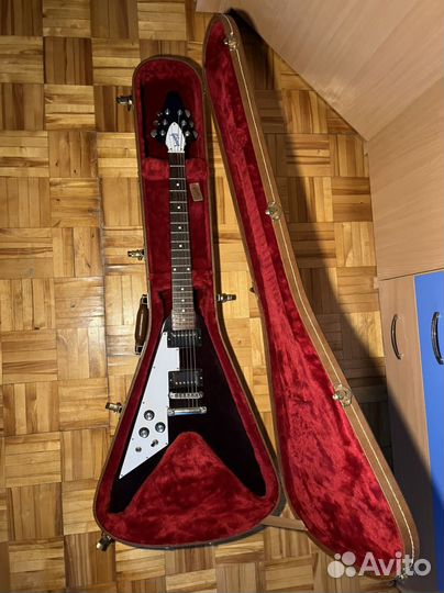 Электрогитара Gibson flying V 2018 aged cherry LH