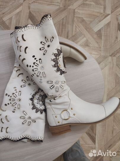Белые сапожки женские