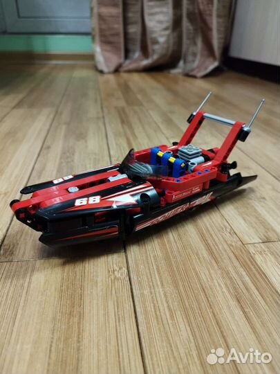 Конструктор lego Technic 42089 Моторная лодка