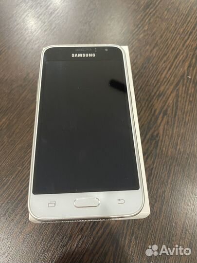 Телефон Samsung galaxy j1