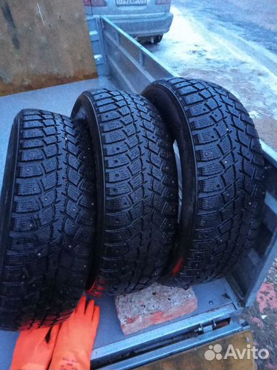 Kumho I'Zen Wis KW19 215/60 R16 95T