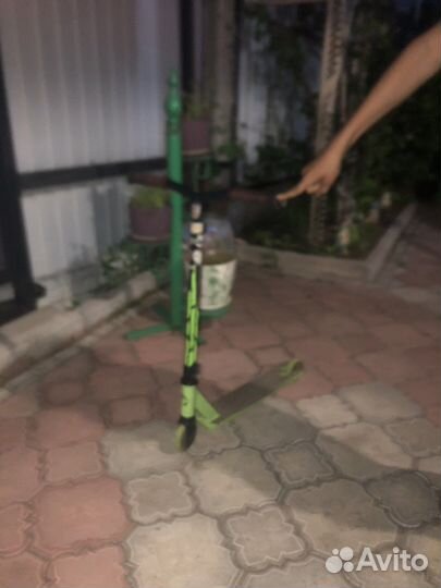 Трюковой самокат xaos люфтит руль и колёса