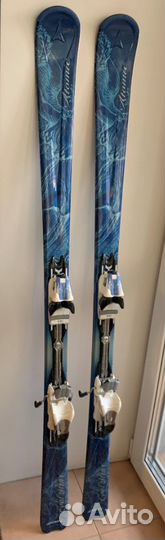 Горные лыжи с креплением и палочками atomic жен