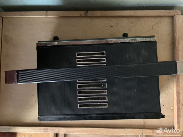 Продам советскую автомагнитолу Урал