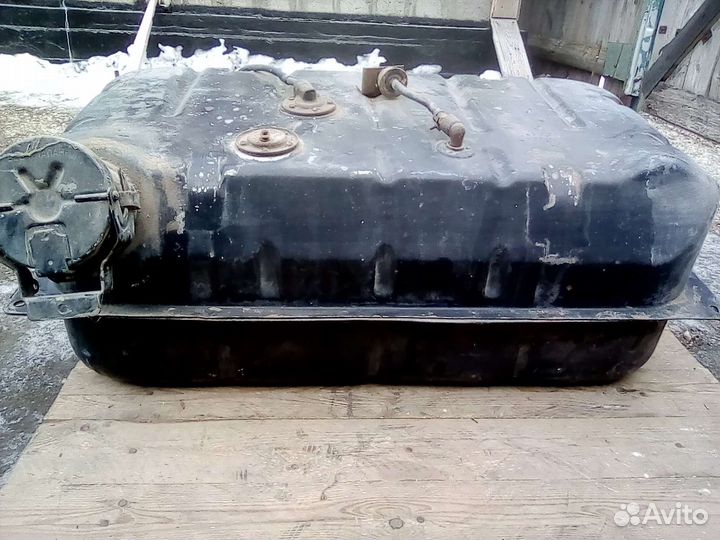 Топливный бак на газон