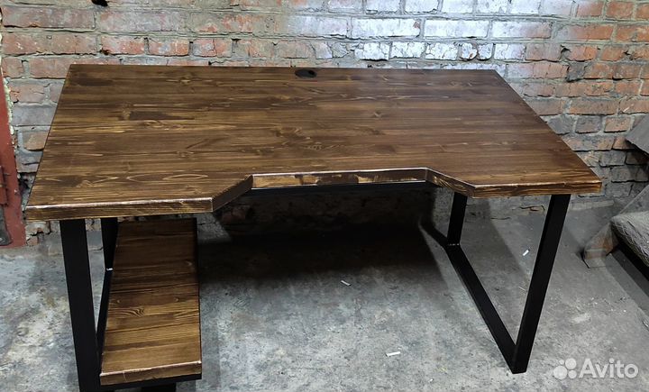 Компьютерный стол в стиле лофт