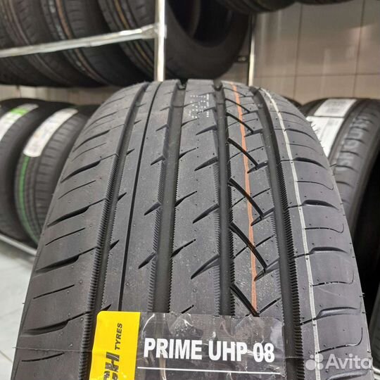 Roadmarch Prime UHP 08 215/45 R17