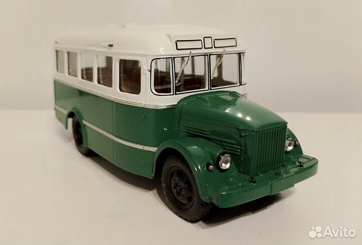 Модель автомобиля 1:43