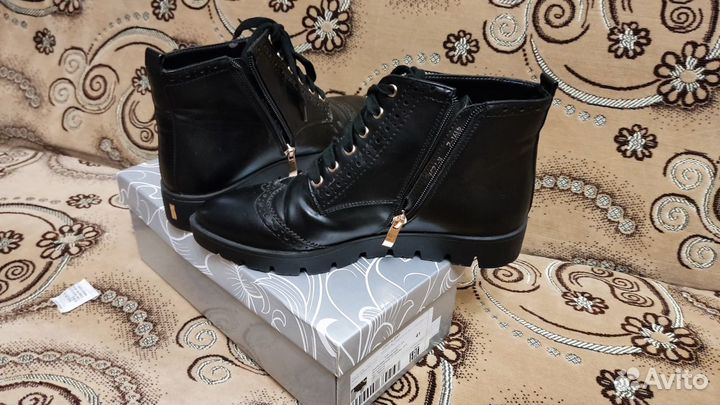 Ботинки женские 39 размер