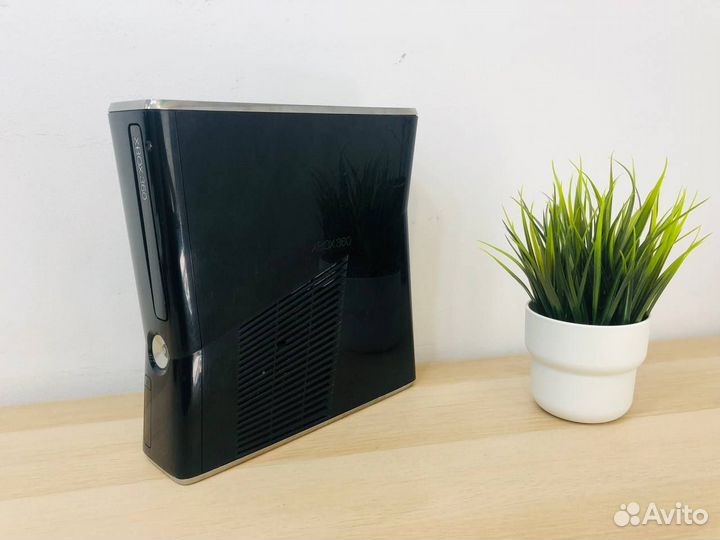 Игровая приставка Xbox 360 slim