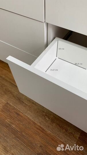 Витрины стеклянные с выдвижными ящиками