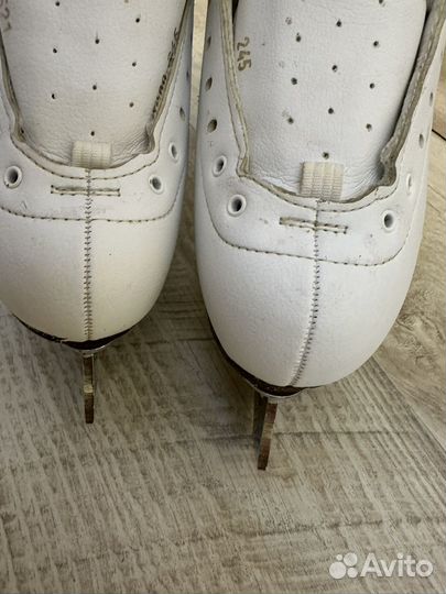 Фигурные коньки risport electra