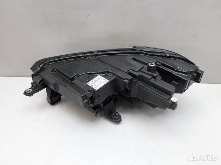 Фара правая Volkswagen Polo