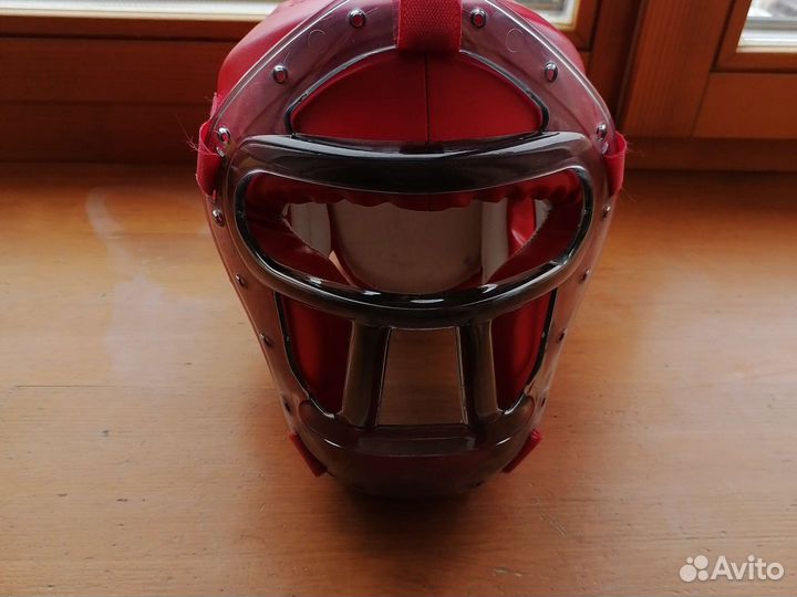 Шлем для единоборств с защитой