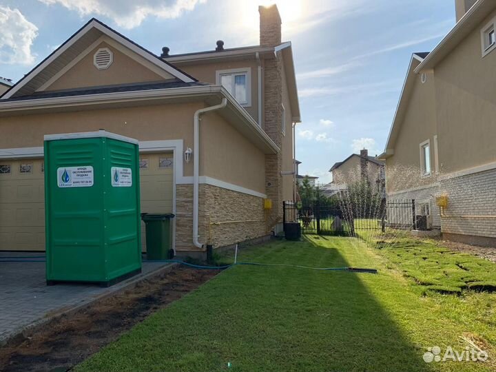 Туалетные кабины - биотуалеты с баком и без