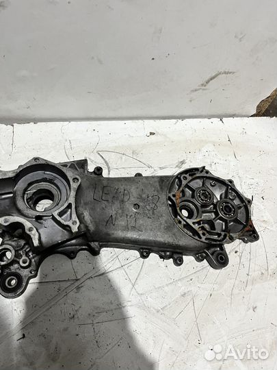 Левая часть двигателя Honda lead 48