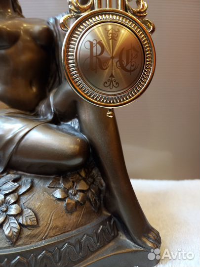 Часы настольные-каминные статуя девушки Япония