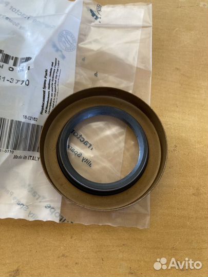 Сальник шкива натяжителя Komatsu s6d155-4