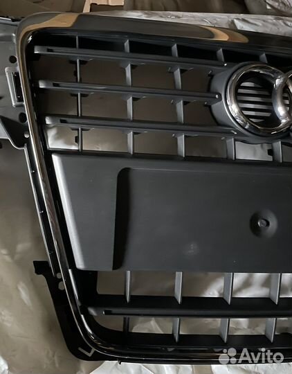 Решетка радиатора Audi A4 B8