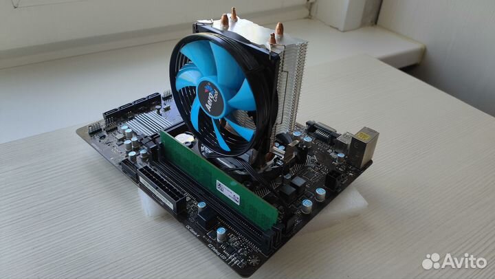 Материнская плата с процессором и памятью