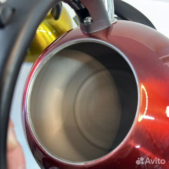 Чайник со свистком новый эмалированный